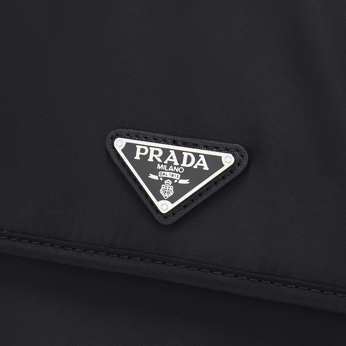 プラダ「Prada」 Re-Nylon & Saffiano Leather Messenger Bag