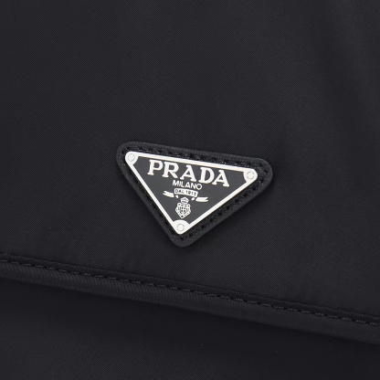 プラダ「Prada」 Re-Nylon & Saffiano Leather Messenger Bag