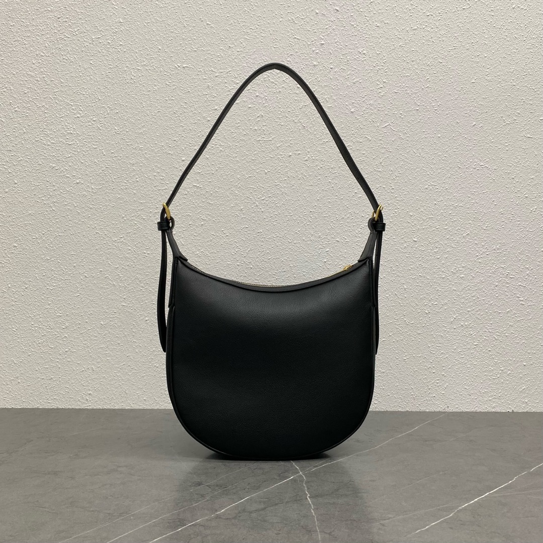 セリーヌ「Celine」新作 小サイズ HELOISE HOBO アンダーアームバッグ