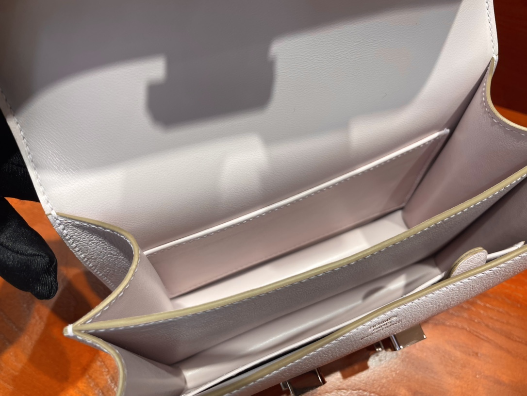 エルメス「Hermès」 Chevre Mysore Mauve pale カードケース