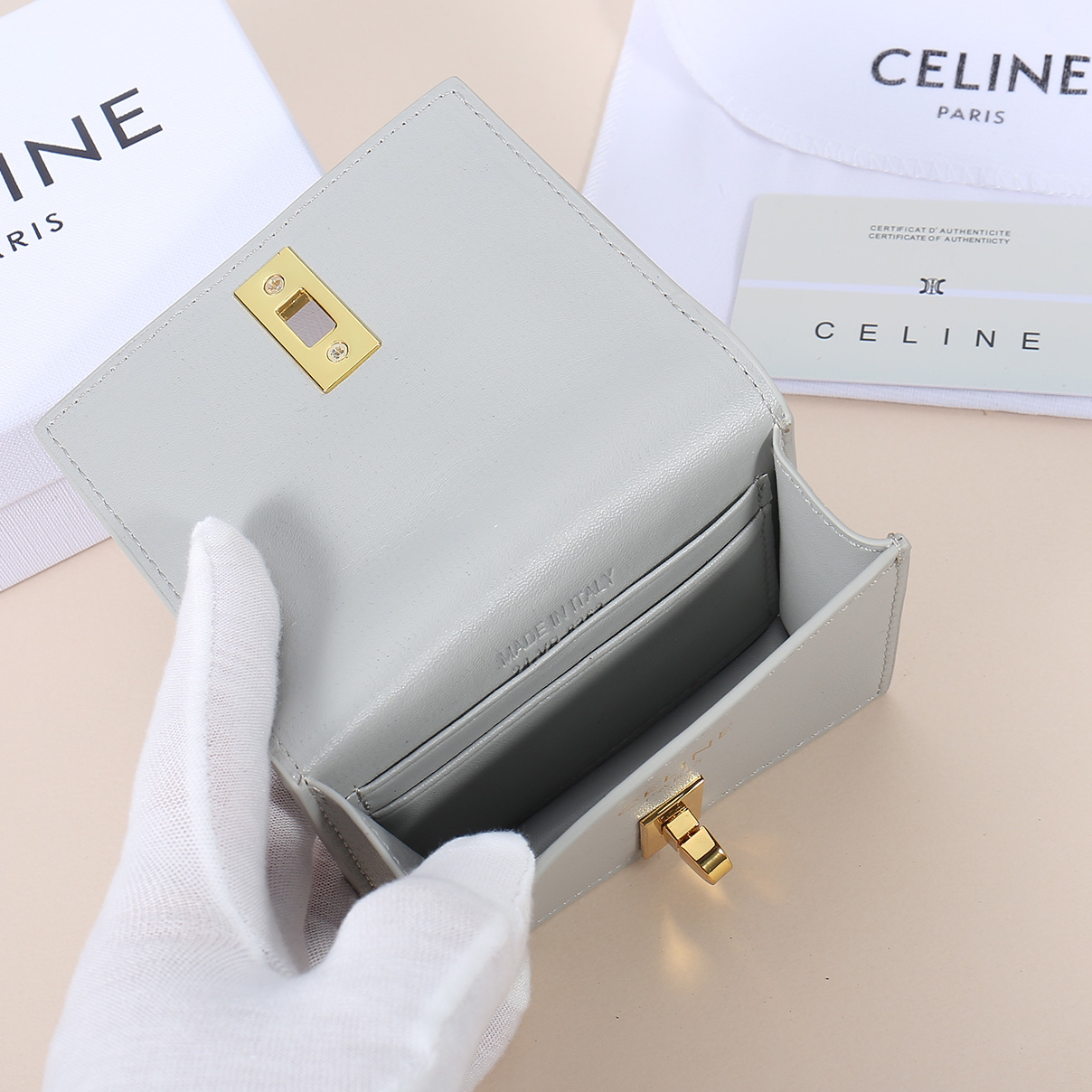 セリーヌ「Celine」 TRIOMPHE フラップカードケース