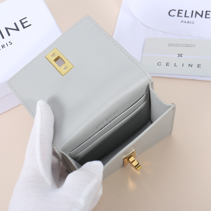 セリーヌ「Celine」 TRIOMPHE フラップカードケース