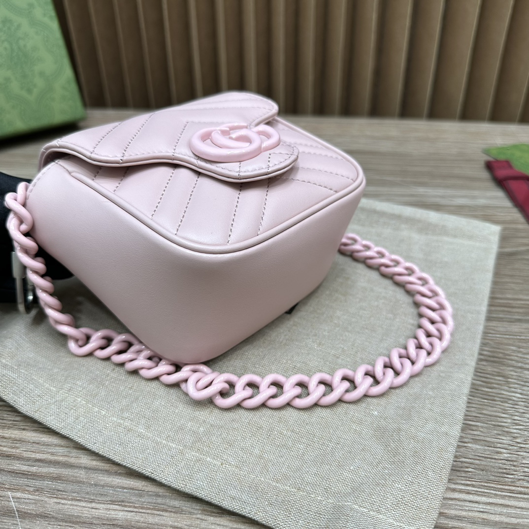 グッチ「Gucci」Vステッチ レザー ウエストバッグ