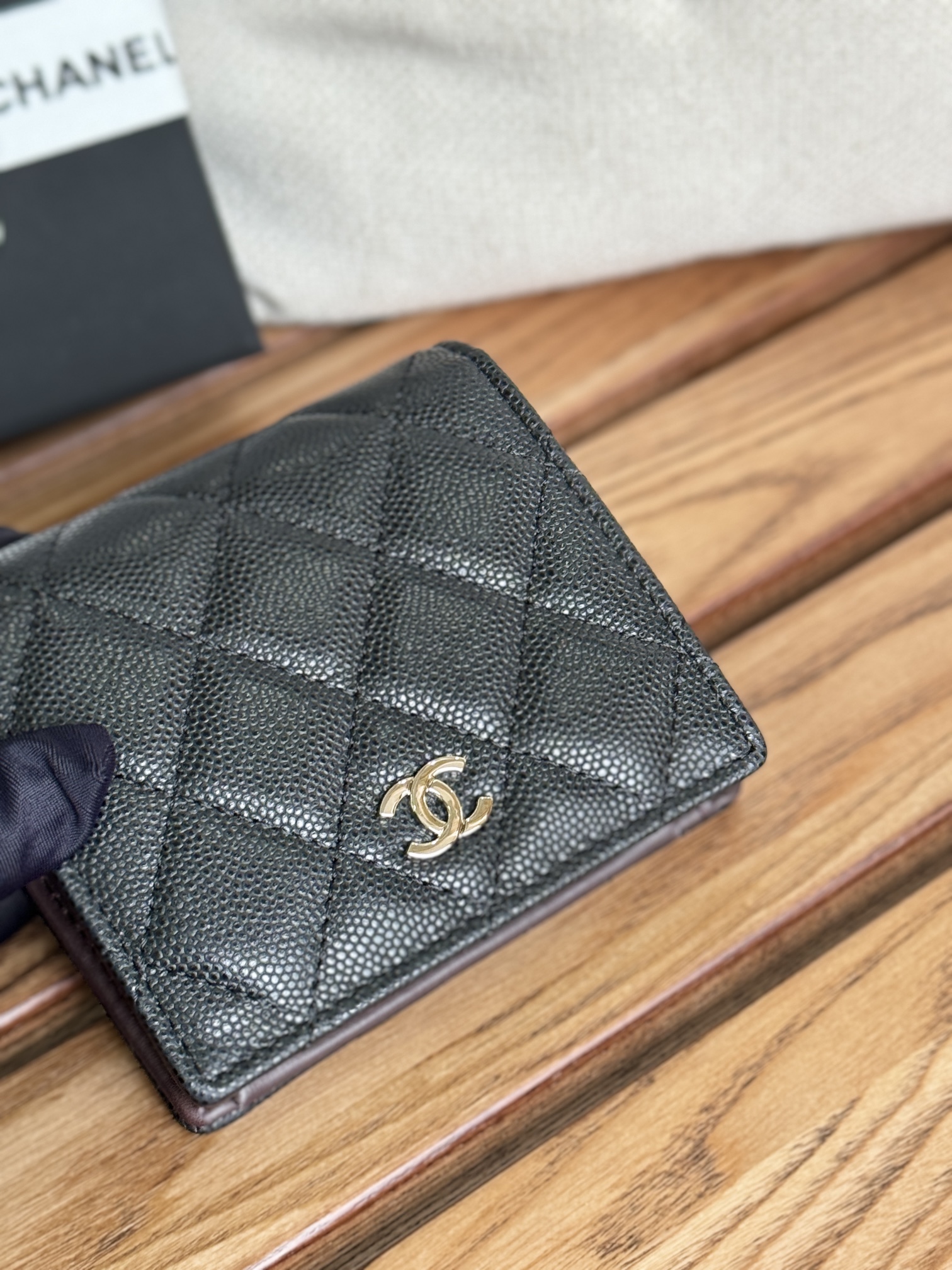 シャネル「Chanel」クラシック バイフォールド コインケース付き ショートウォレット