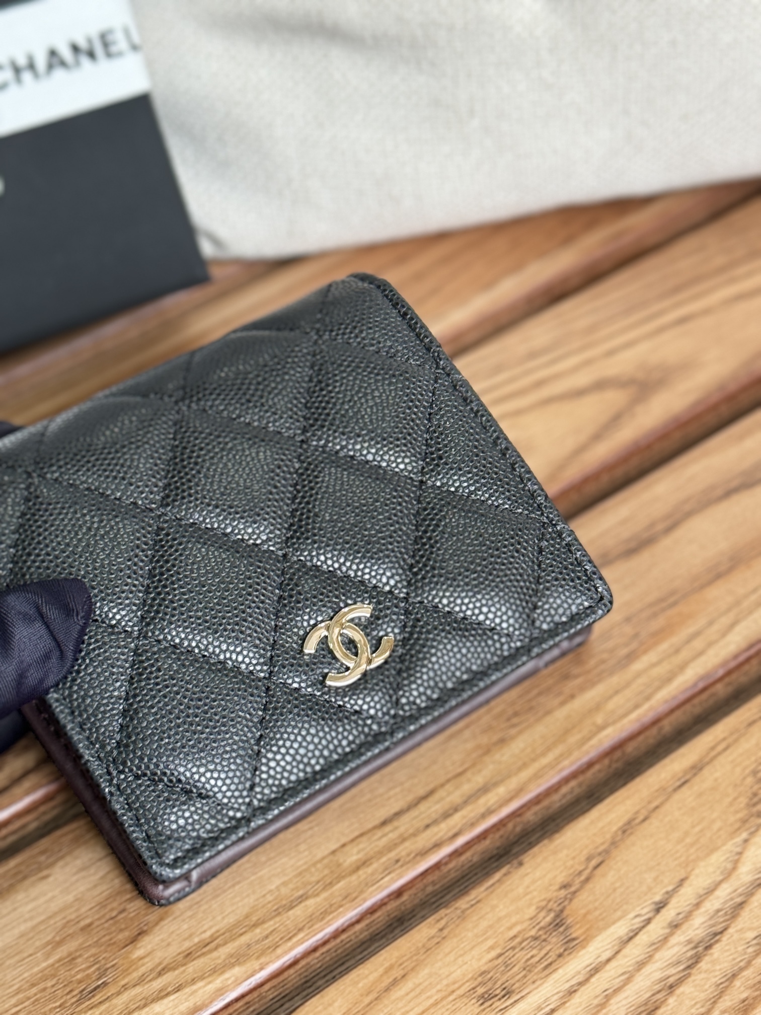 シャネル「Chanel」クラシック バイフォールド コインケース付き ショートウォレット