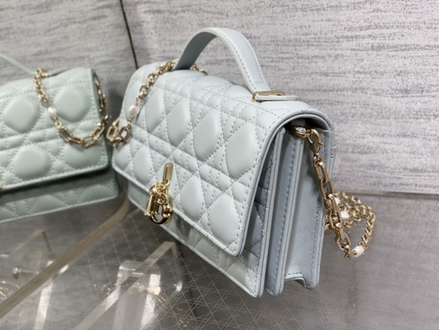 ディオール「Dior」30 MONTAIGNE パールチェーン クラッチバッグ