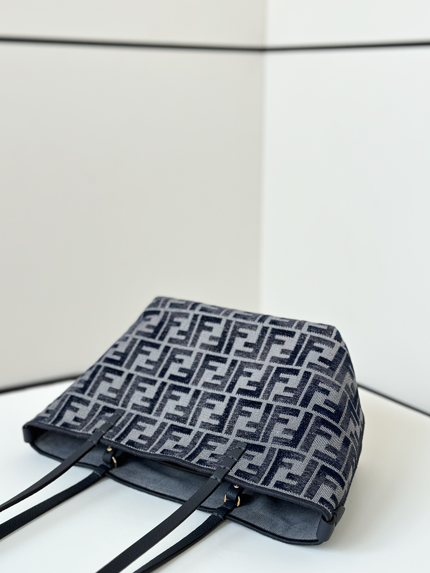 フェンディ「Fendi」2024秋冬コレクション Roll 大号ハンドバッグ