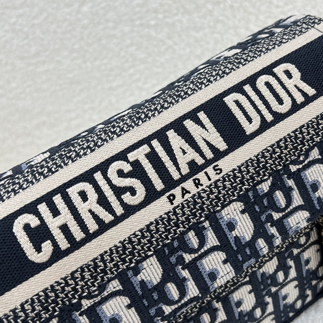 ディオール「Dior」オブリーク エンボスド ショルダーバッグ ブルー