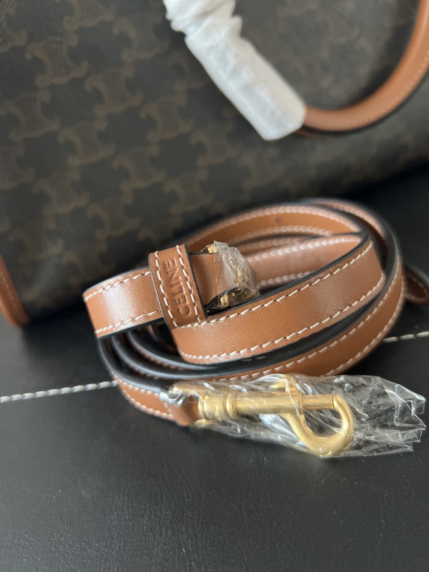 セリーヌ「Celine」TRIOMPHE モノグラム レザー トートバッグ