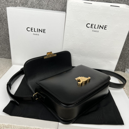 セリーヌ「Celine」トライアンンフェ 中サイズ グレーズドレザー ショルダーバッグ