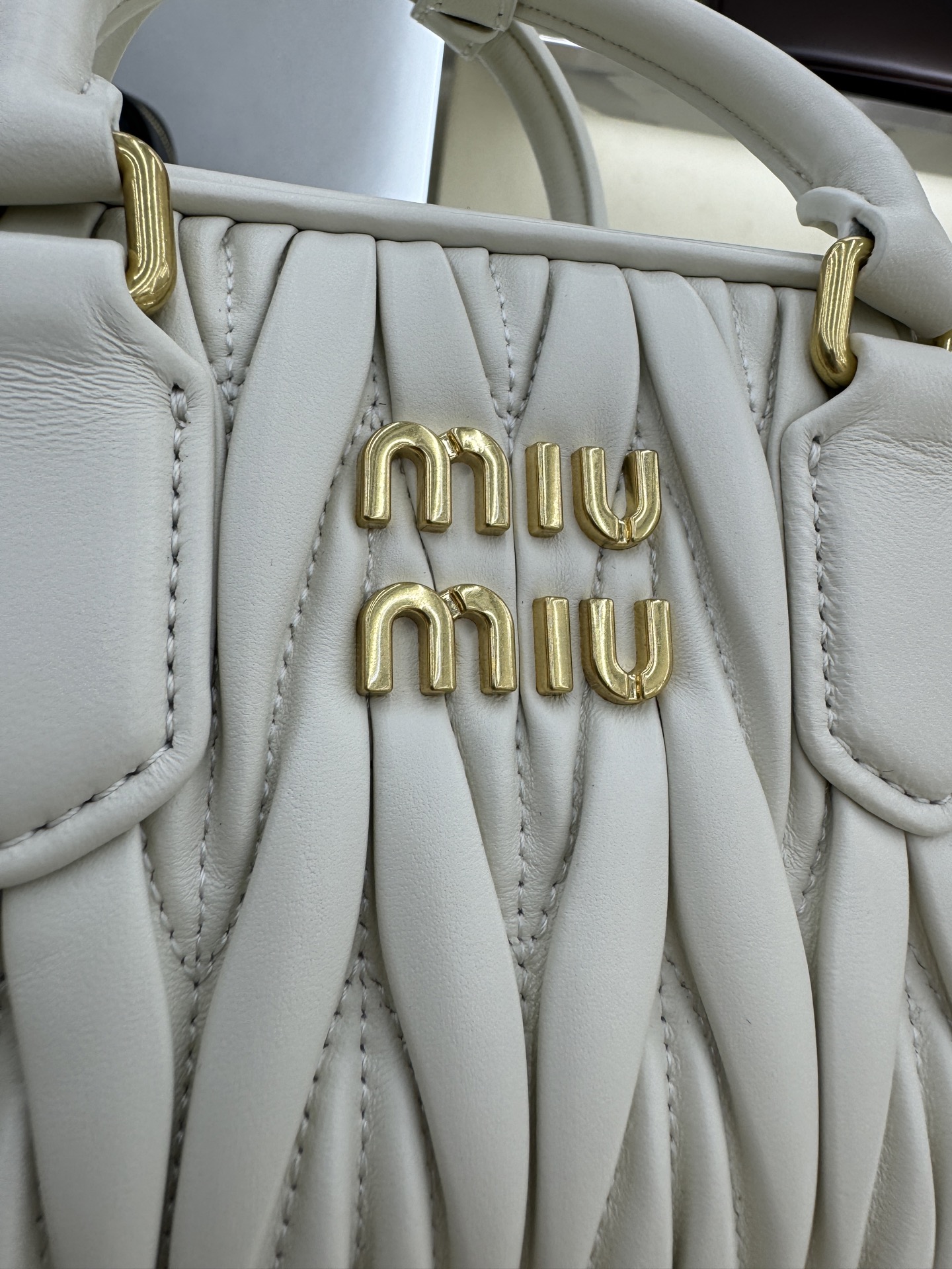ミュウミュウ「Miu Miu」ボウリング バッグ ラムスキン マトラッセ ステッチ