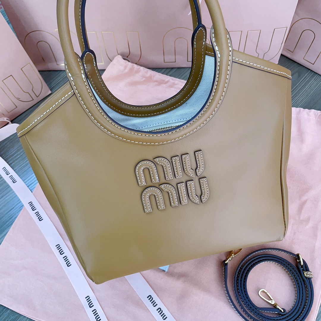 ミュウミュウ「Miu Miu」イセタン限定 トートバッグ スモール レザー