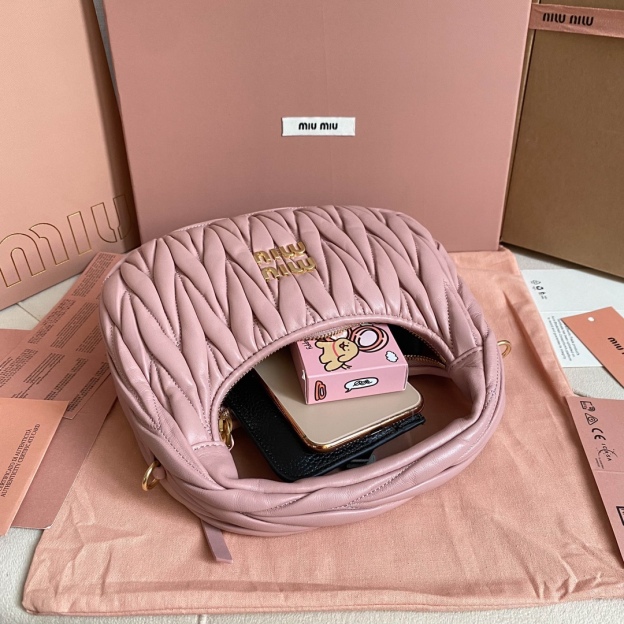 ミュウミュウ「Miu Miu」スノーピンク トップハンドルバッグ ラムスキン