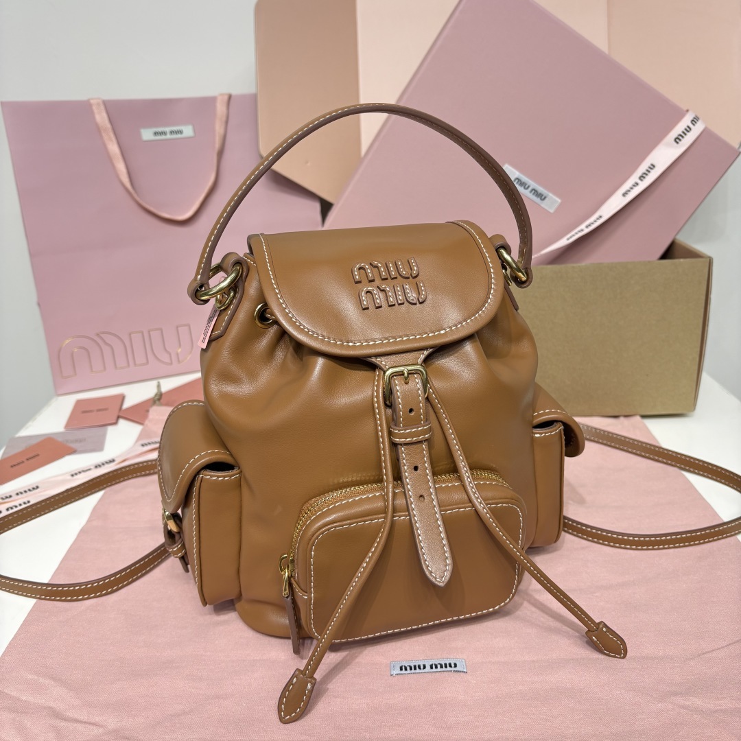 ミュウミュウ「Miu Miu」キャンパス バックパック レザー マルチポケット