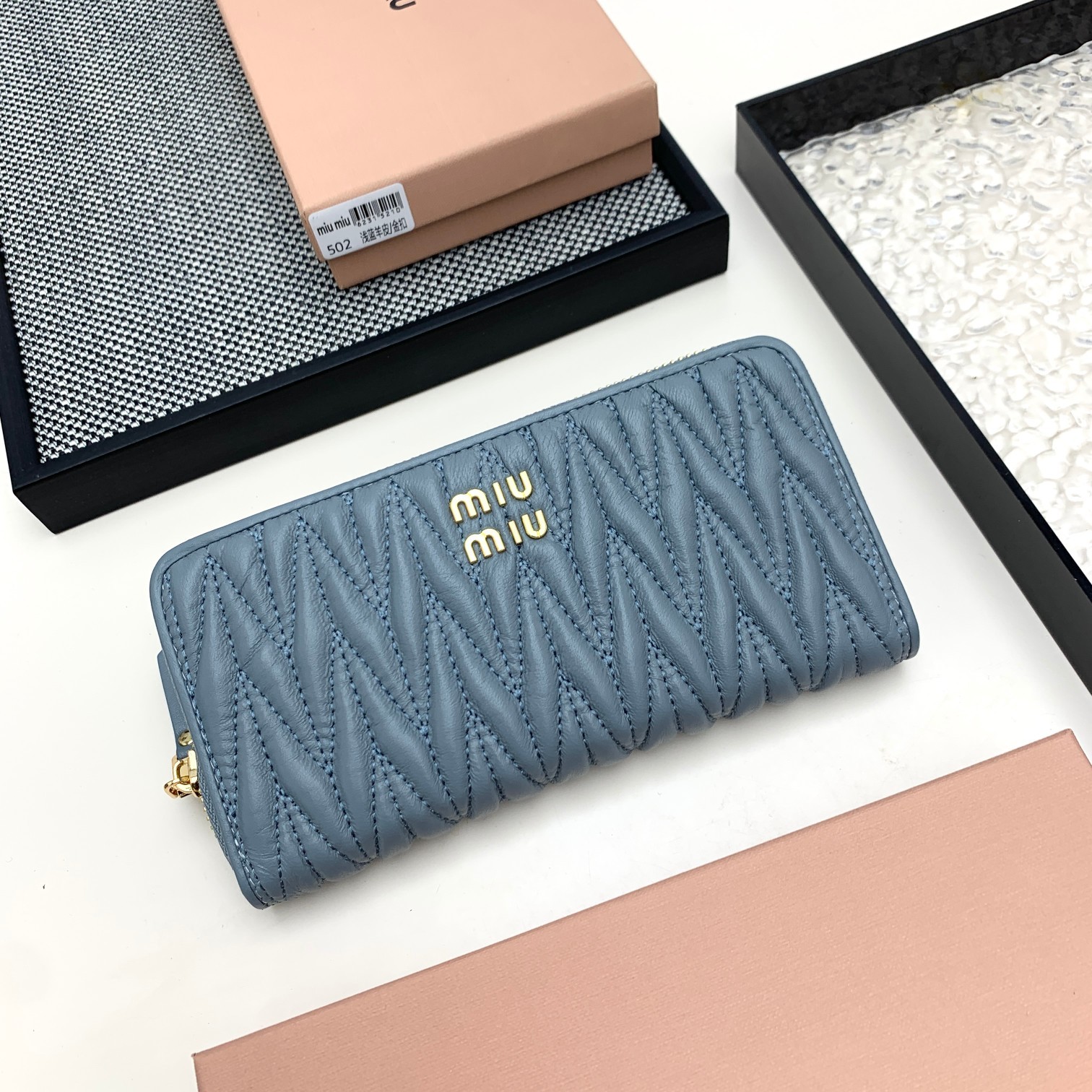 ミュウミュウ「Miu Miu」マトラッセ レザー ロングウォレット