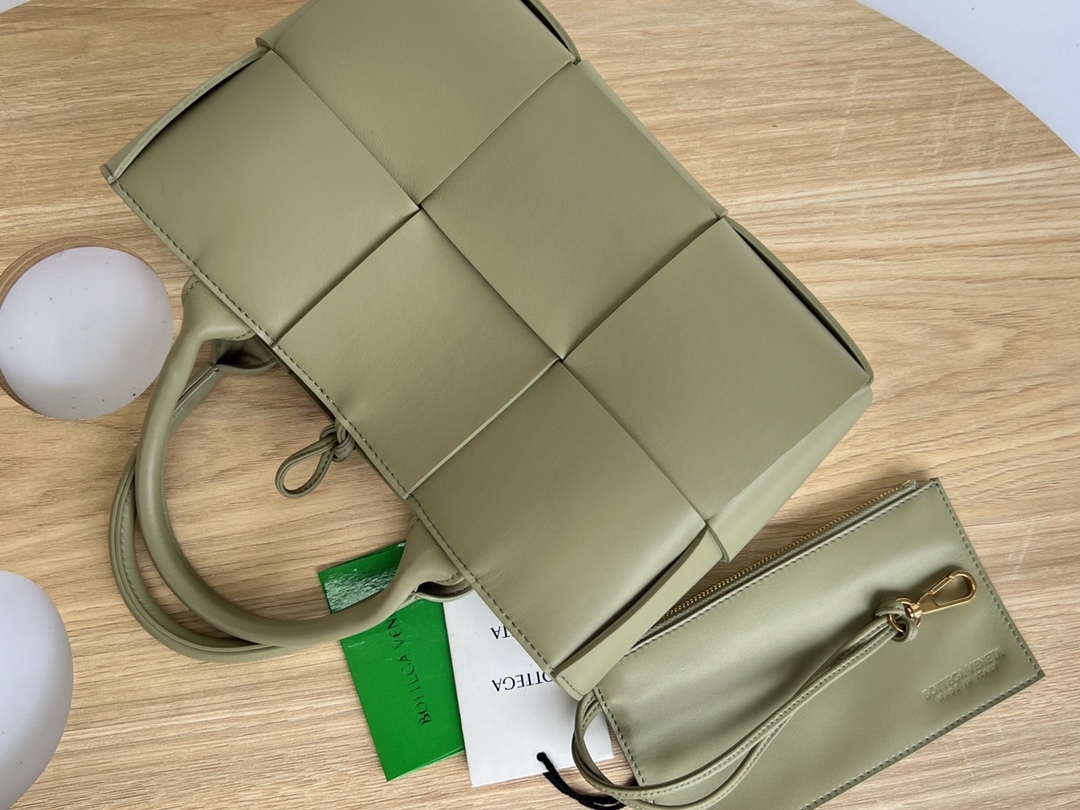 ボッテガ・ヴェネタ「Bottega Veneta」Mini Tote 3GG ショルダーバッグ