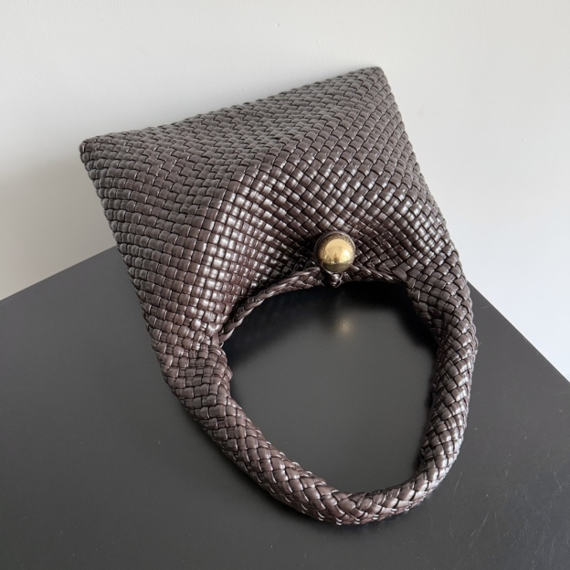 ボッテガ・ヴェネタ「Bottega Veneta」イントレチャート レザー ショルダーバッグ