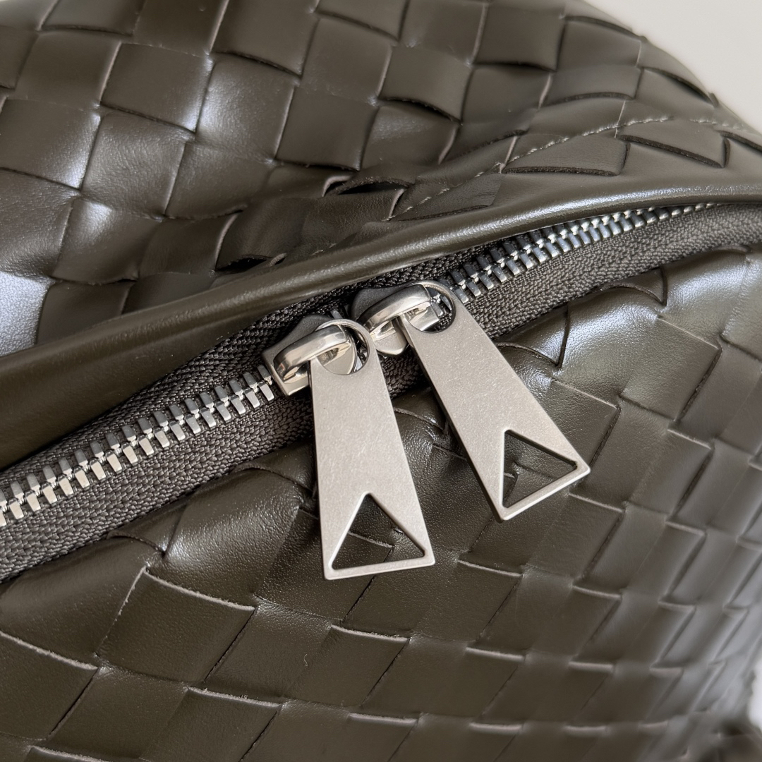 ボッテガ・ヴェネタ「Bottega Veneta」イントレチャート レザー バックパック