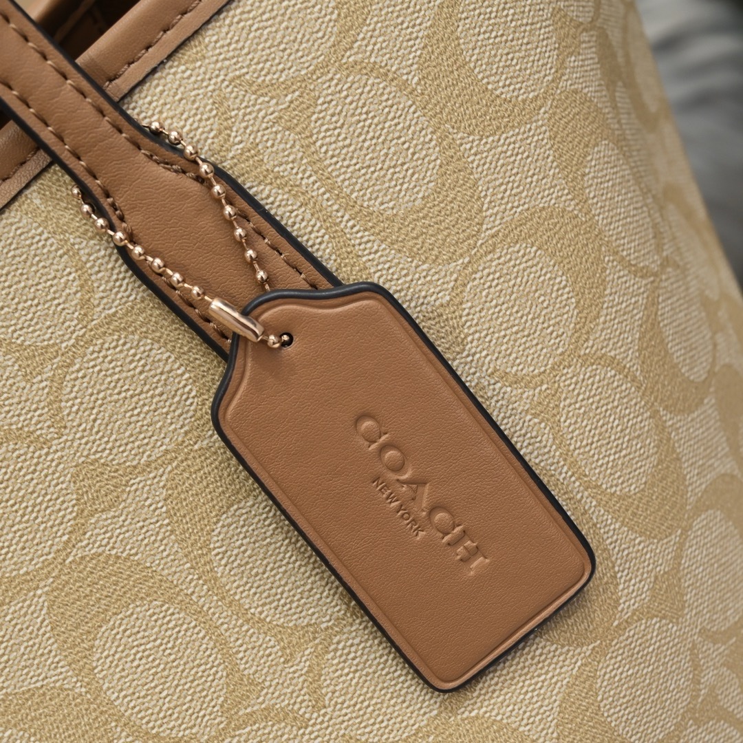 コーチ「Coach」ラージトートバッグ