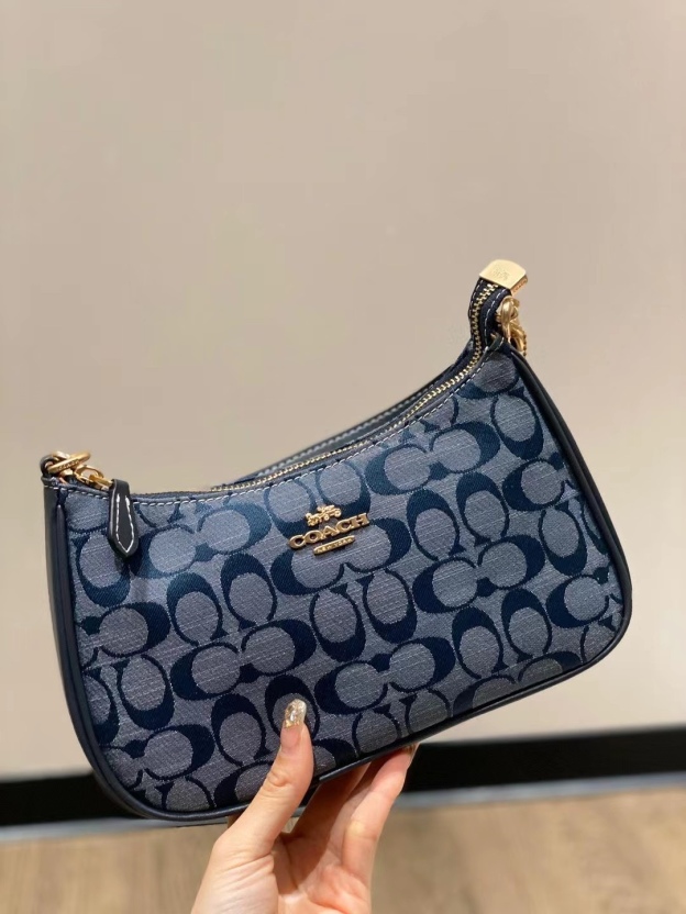 コーチ「Coach」Teri ショルダーバッグ