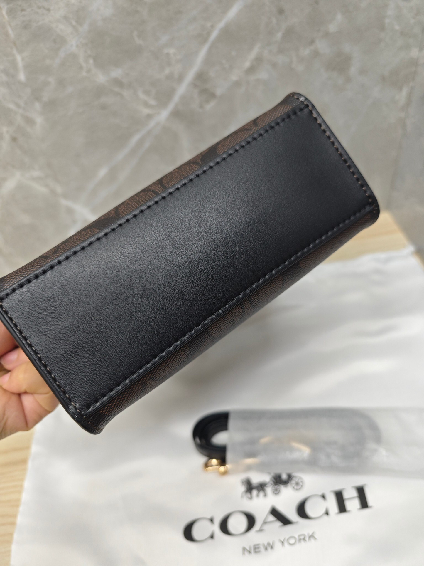 コーチ「Coach」MINI CALLY レザー ショルダーバッグ