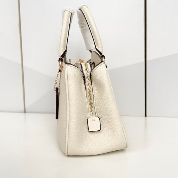 コーチ「Coach」ダーシー シリーズ ショルダーバッグ