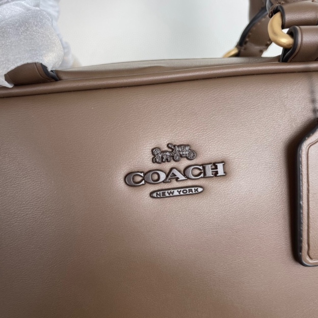 コーチ「Coach」レザー アンダーアームバッグ