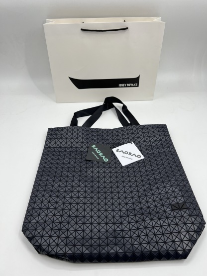 イッセイ・ミヤケ「Issey Miyake」ビジネストートバッグ