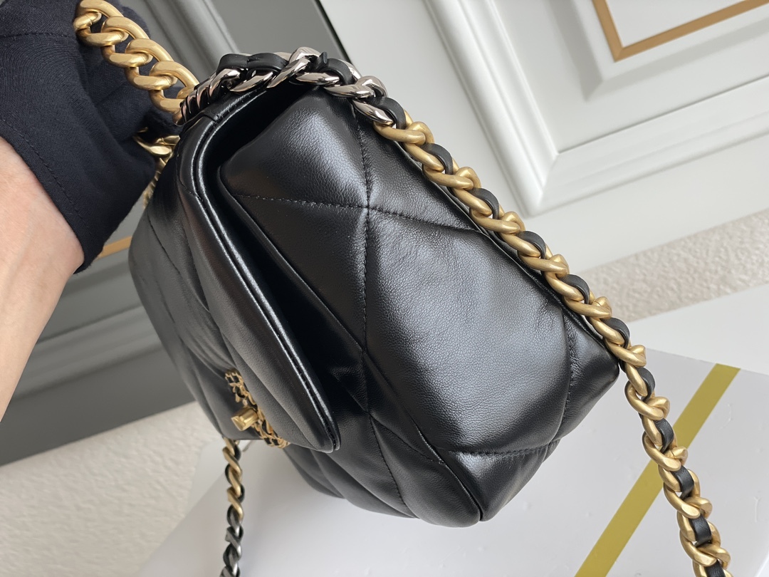 シャネル「Chanel」Classic Shoulder Bag