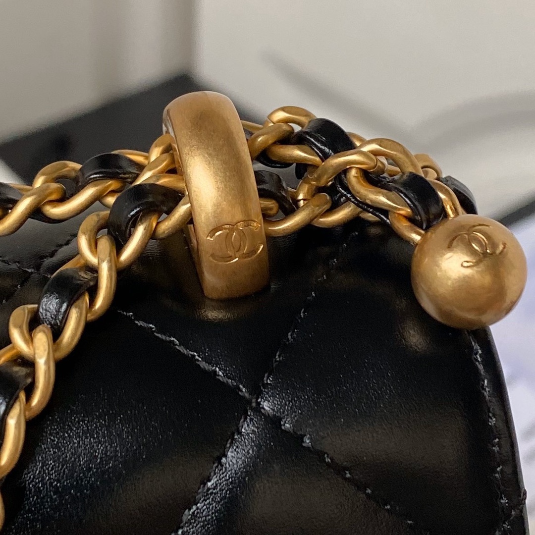 シャネル「Chanel」Double Gold Ball Drawstring Mini Bag