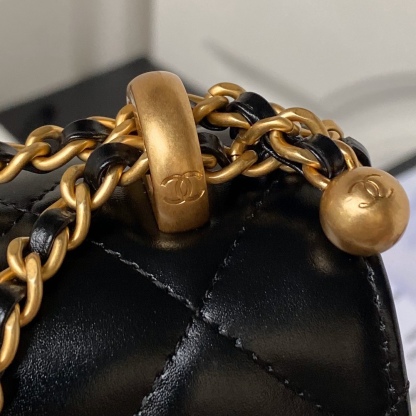 シャネル「Chanel」Double Gold Ball Drawstring Mini Bag