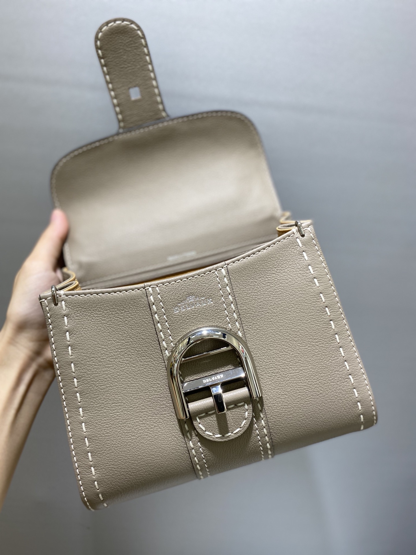 デルヴォー「Delvaux」External Stitch Shoulder Bag