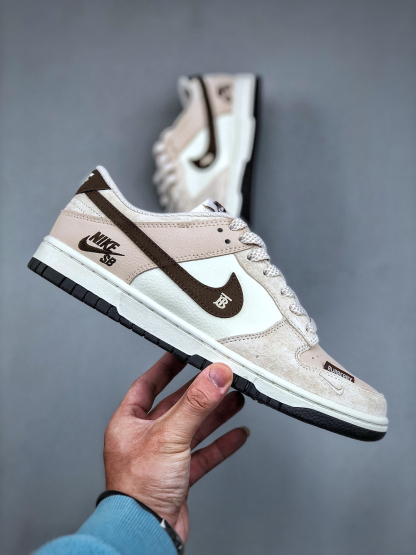 「コラボモデル」Burberry x NikeCOLLAB MIDNIGHT STAR