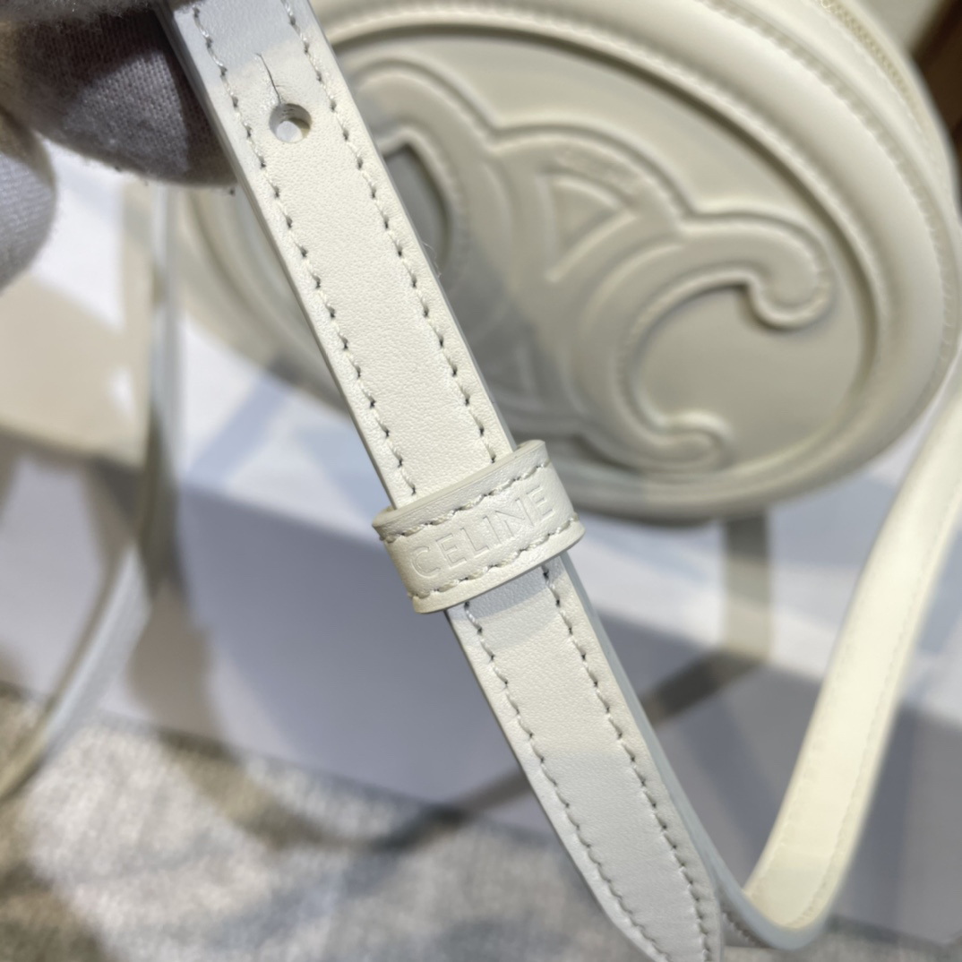 セリーヌ「Celine」TRIOMPHE ミニ ムーンケーキバッグ