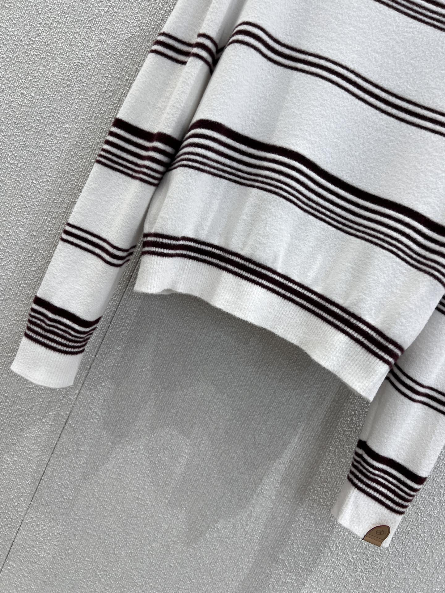 ルイ・ヴィトン「Louis Vuitton」25FW ホリゾンタルストライプ レザーパッチニットセーター