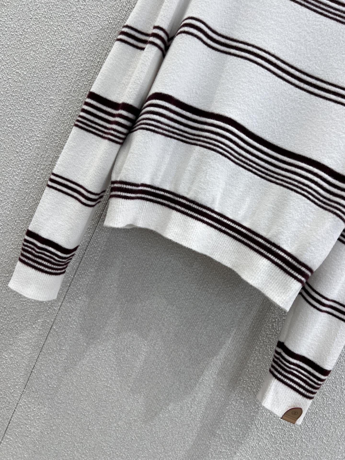 ルイ・ヴィトン「Louis Vuitton」25FW ホリゾンタルストライプ レザーパッチニットセーター