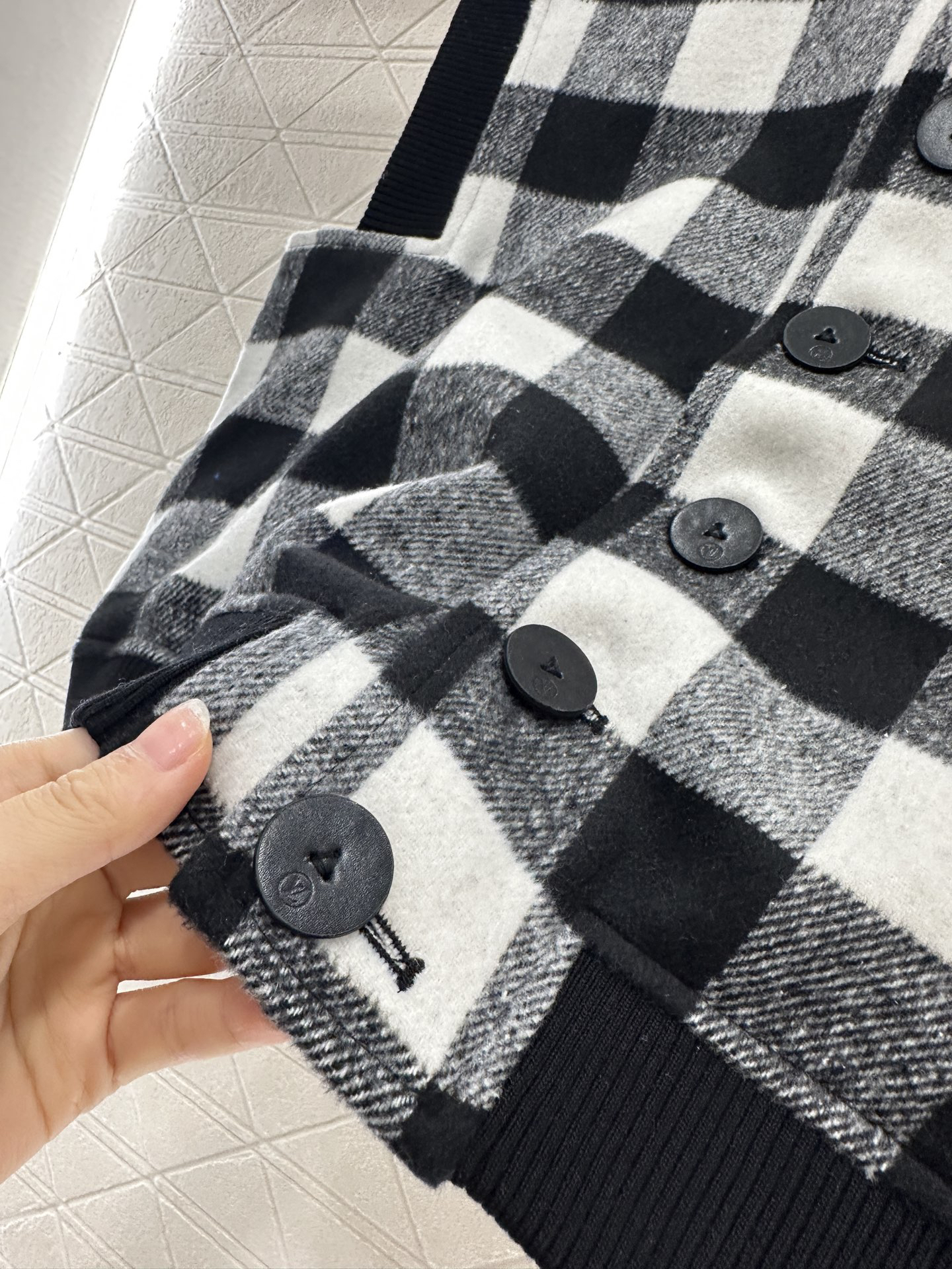 ルイ・ヴィトン「Louis Vuitton」25FW ダマスカスチェック ギャバジンコート-ISETAN PRESTIGE CURATED