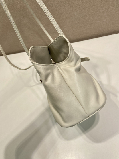 プラダ「Prada」Dada ショルダーバッグ