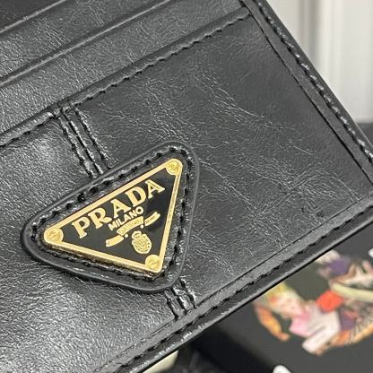 プラダ「Prada」レザーカルディケース