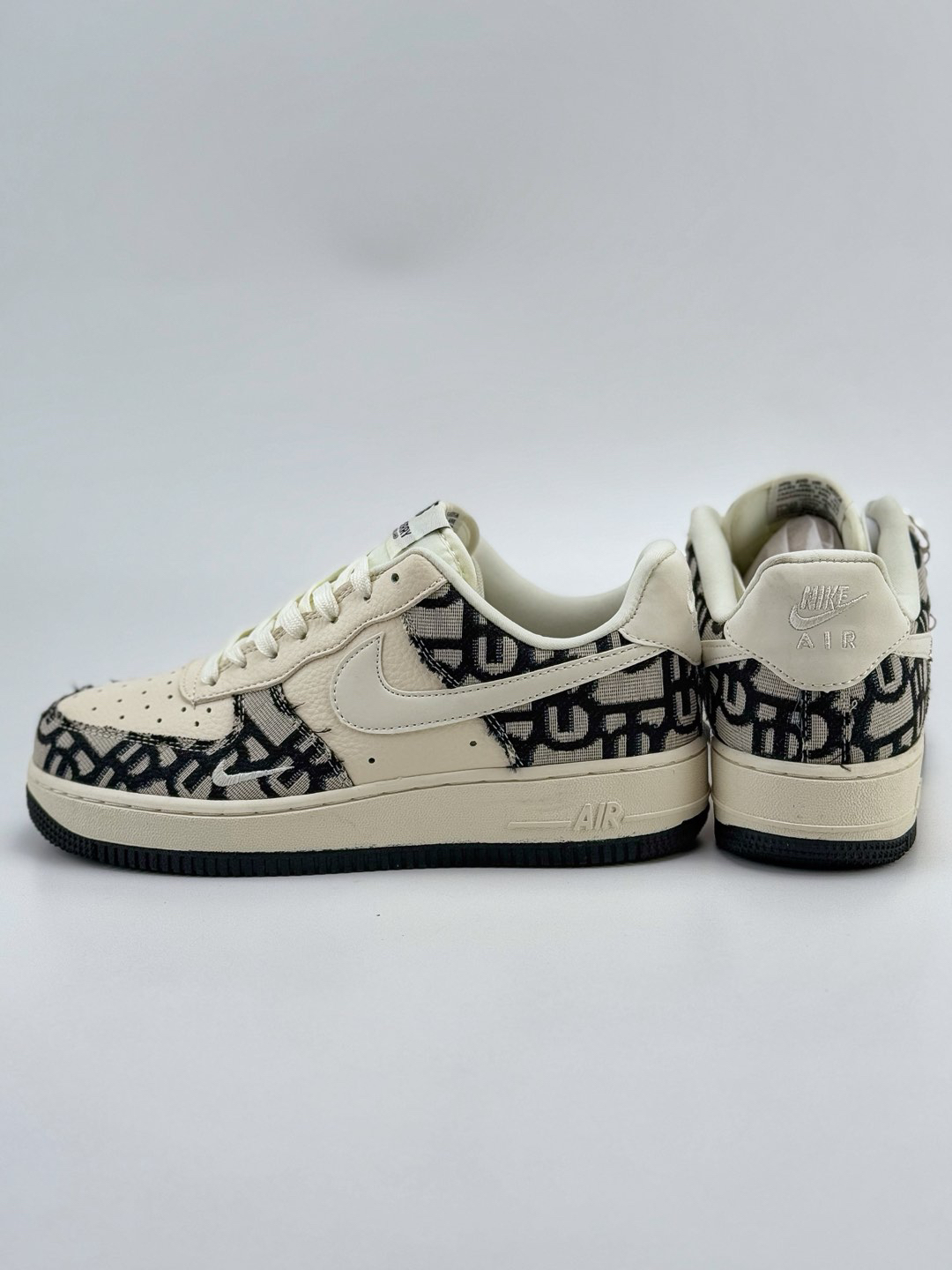 「コラボモデル」Burberry x NikeAir Force 1 Low '07 スニーカー