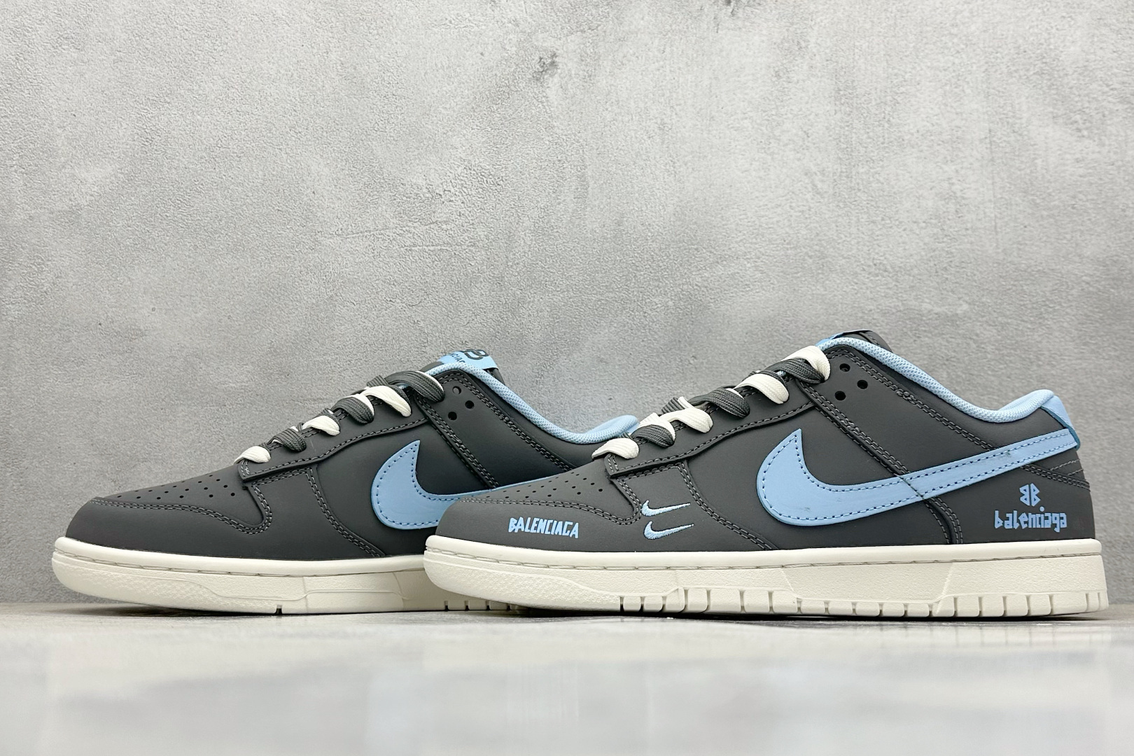 「コラボモデル」Balenciaga x NikeSB DUNK LOWグレーブルー ダブルスウッシュ スニーカー