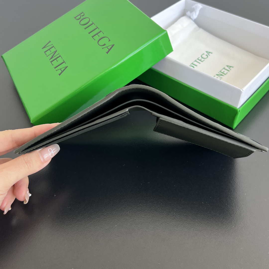 ボッテガ・ヴェネタ「Bottega Veneta」Intrecciato コインポケット付きショートウォレット