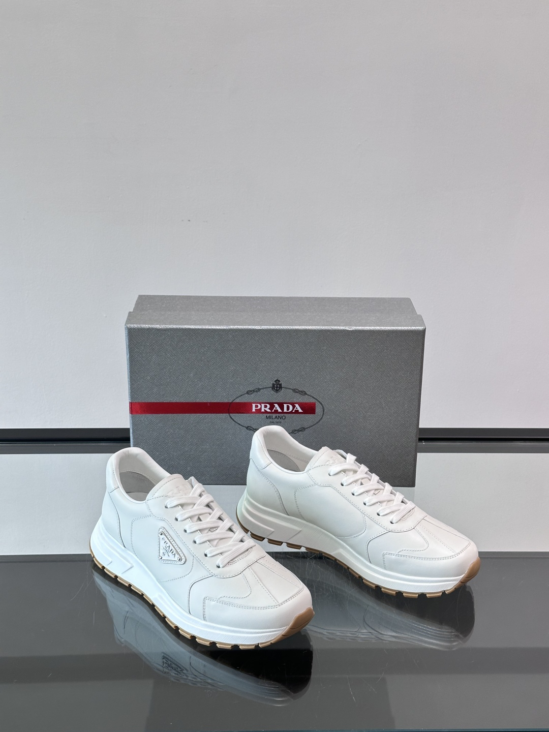 プラダ「Prada」メンズ スポーツ スニーカー