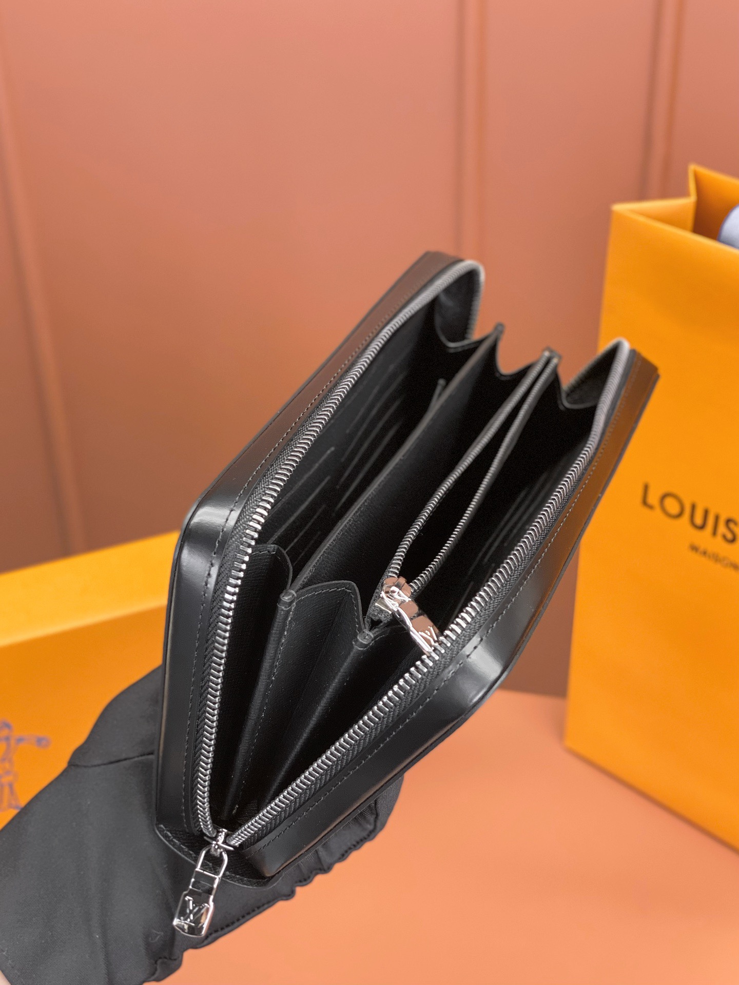 ルイ・ヴィトン「Louis Vuitton」ジッピーXL