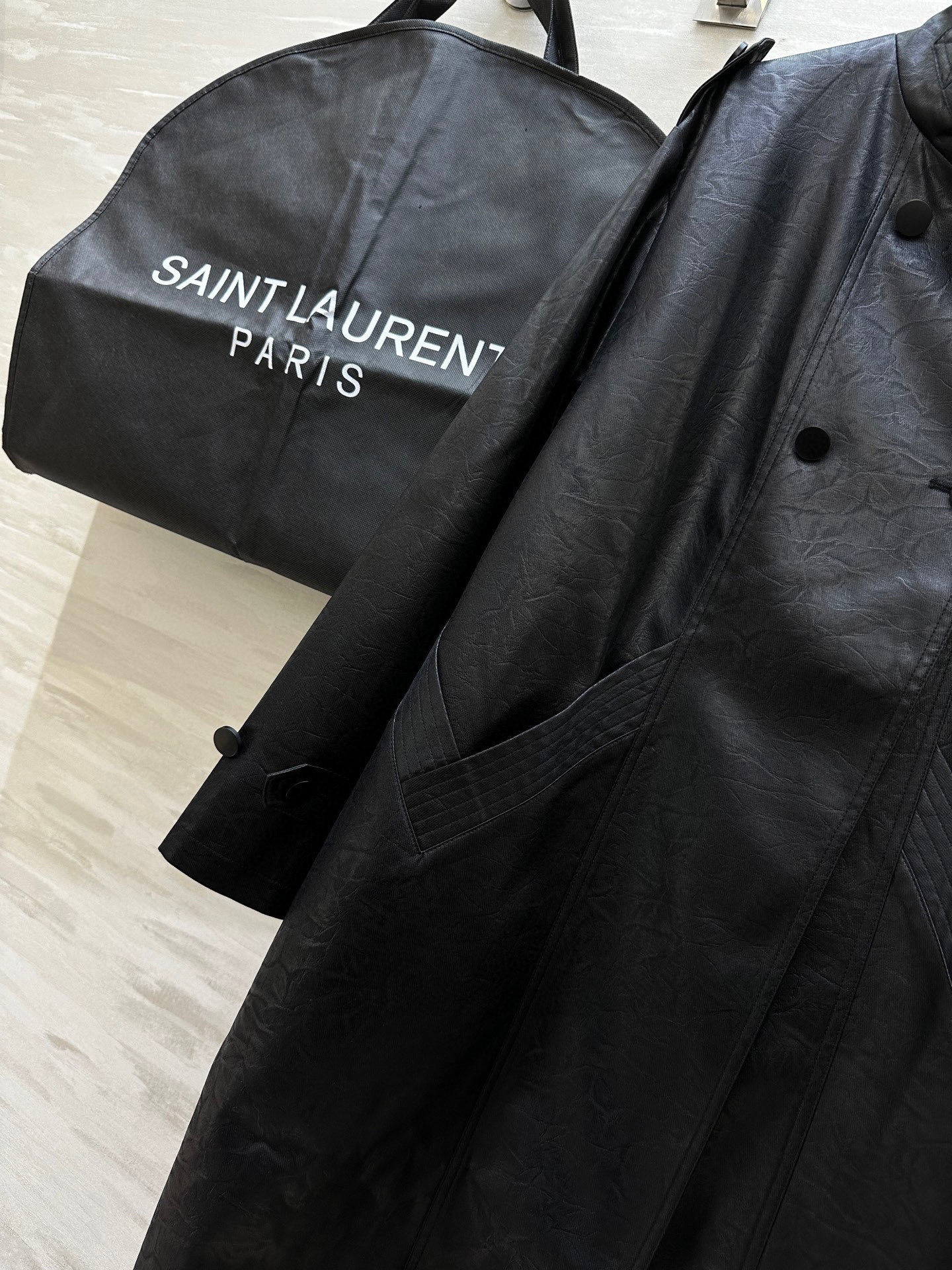サンローラン「Saint Laurent」エコレザー プリーツ ロングトレンチコート