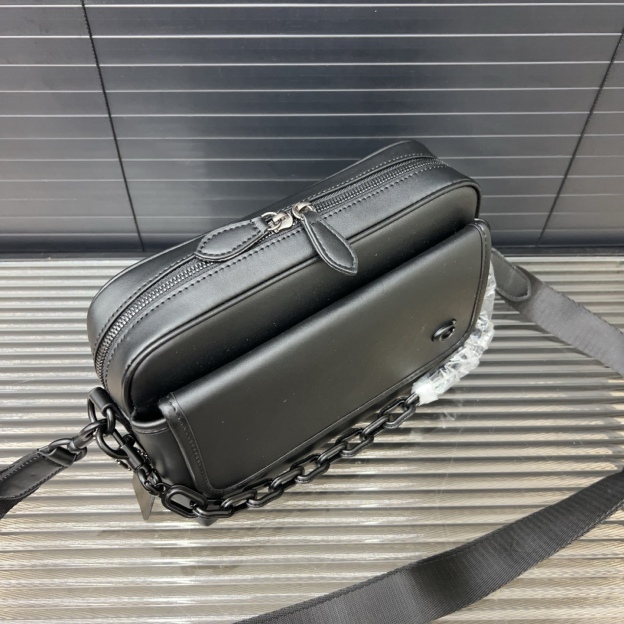 コーチ「Coach」CHARTER FLAP 24 クロスボディーバッグ