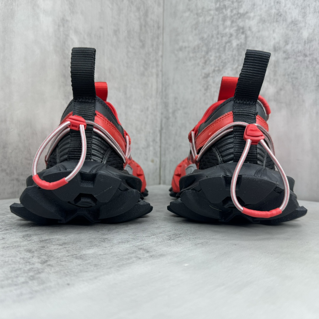 バレンシアガ「Balenciaga」ラウンドつま先のプラットフォームスニーカー