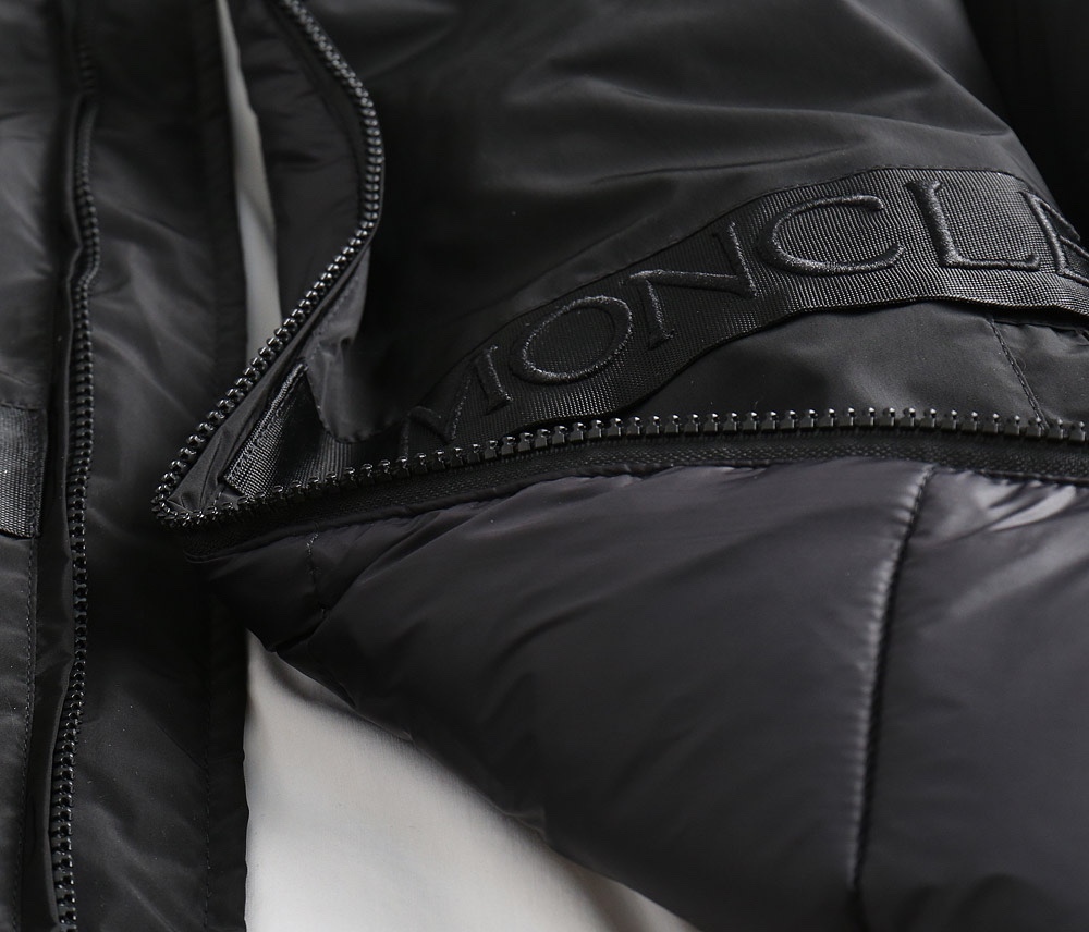 モンクレール「Moncler」カラーブロック ダウンジャケット