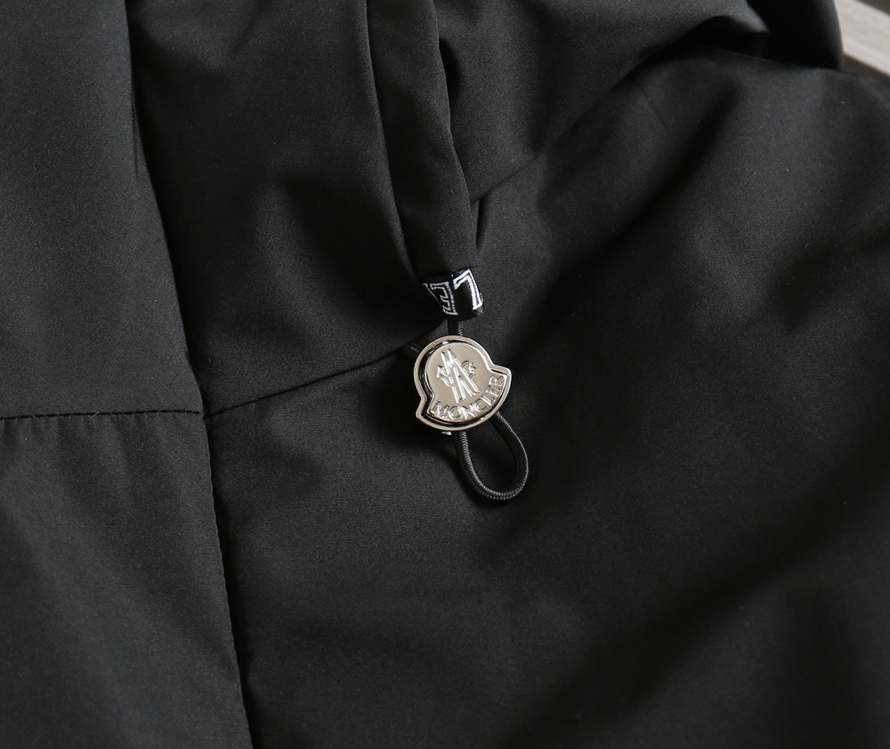 モンクレール「Moncler」カラーブロック ダウンジャケット