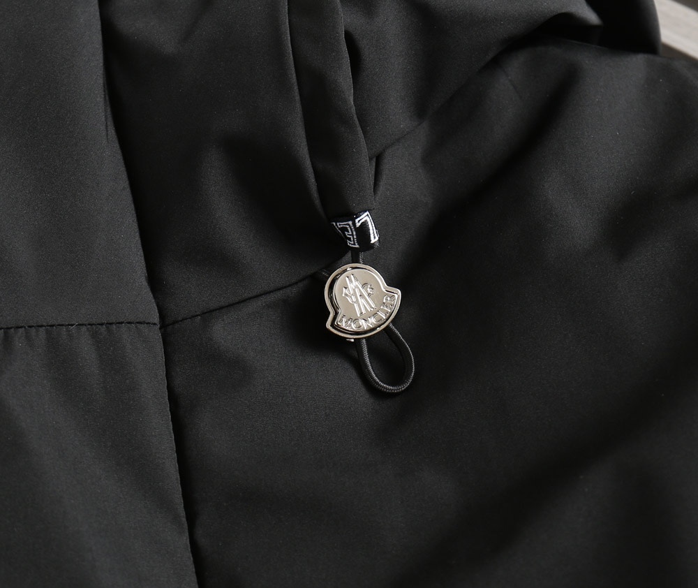 モンクレール「Moncler」カラーブロック ダウンジャケット